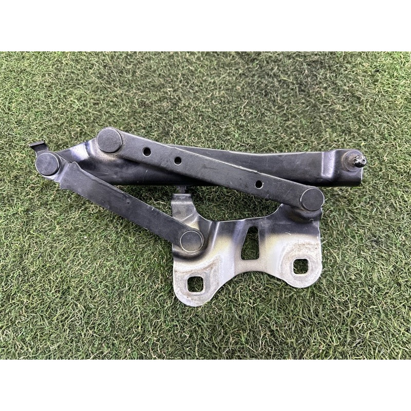 Петля капота (кузов и элементы) LAND ROVER RANGE ROVER Sport L494 2016 3.0 Diesel LR088985