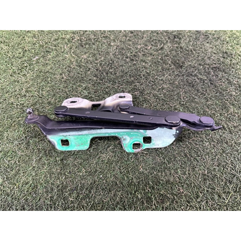 Петля капота (кузов и элементы) LAND ROVER RANGE ROVER Sport L494 2016 3.0 Diesel LR088985