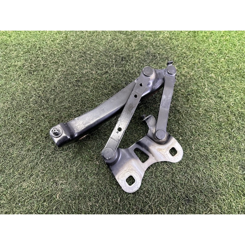 Петля капота (кузов и элементы) LAND ROVER RANGE ROVER Sport L494 2016 3.0 Diesel LR088986