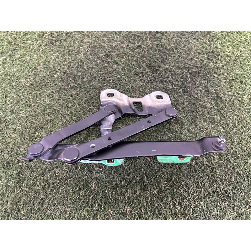 Петля капота (кузов и элементы) LAND ROVER RANGE ROVER Sport L494 2016 3.0 Diesel LR088986