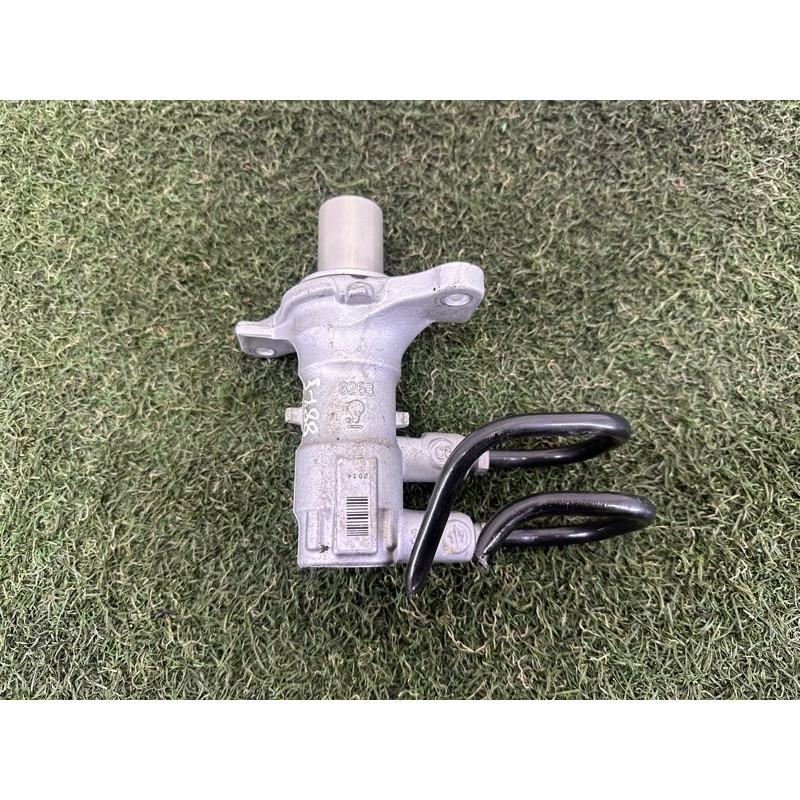 Главный тормозной цилиндр (тормозная система) LAND ROVER RANGE ROVER Sport L494 2016 3.0 Diesel LR048138