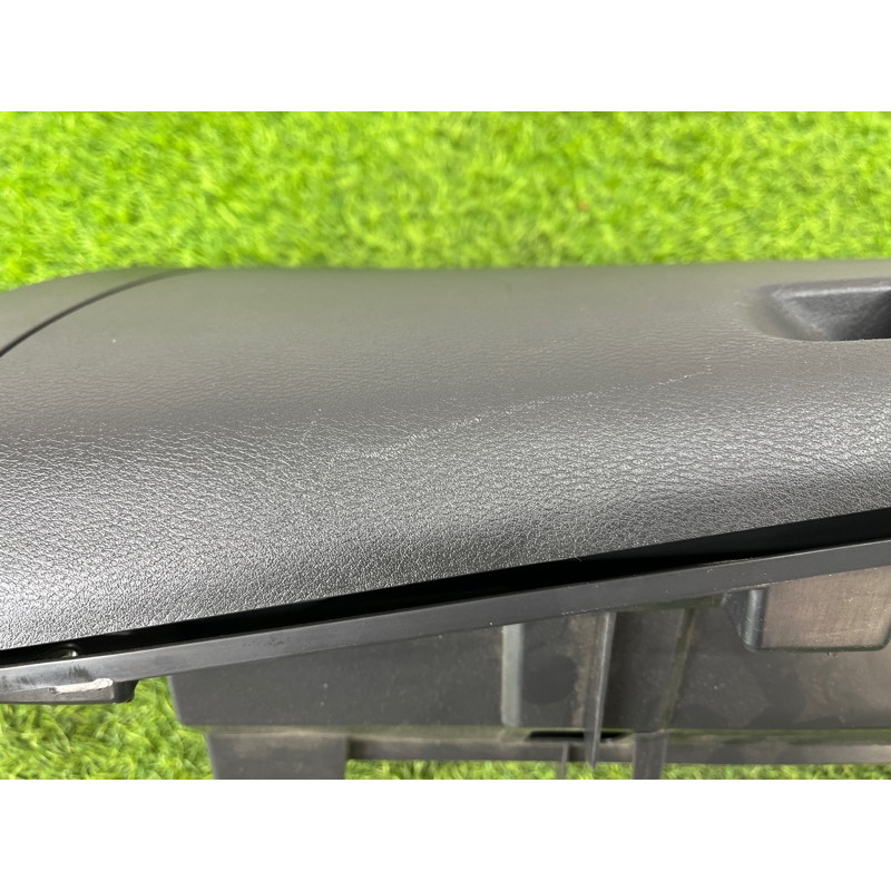 Бардачок (салон) Nissan Rogue T33 2023 1.5 KR15DDT 681026RR1A