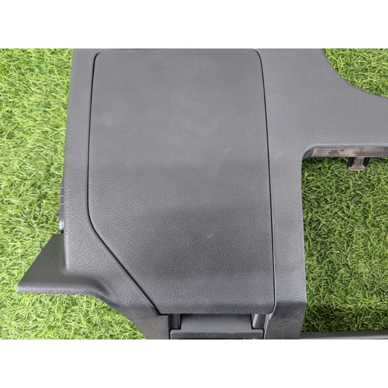 Накладка торпедо нижня (салон) Nissan Rogue T33 2023 1.5 KR15DDT 681066RR0A