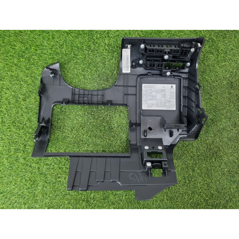 Накладка торпедо нижня (салон) Nissan Rogue T33 2023 1.5 KR15DDT 681066RR0A