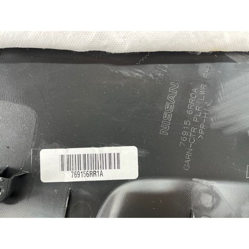 Обшивка центральної стійки (салон) Nissan Rogue T33 2023 1.5 KR15DDT 769156RR1A