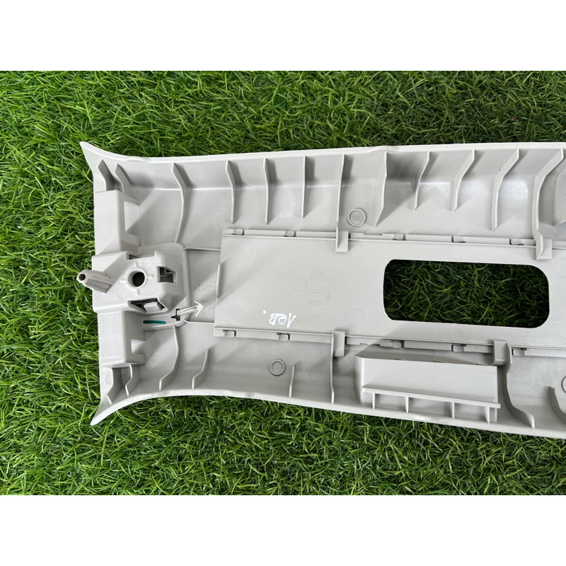Обшивка центральної стійки (салон) Nissan Rogue T33 2023 1.5 KR15DDT 769146RR0A