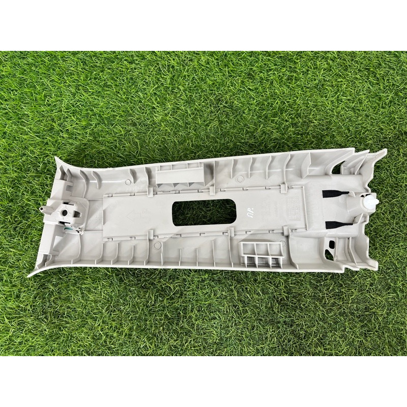 Обшивка центральної стійки (салон) Nissan Rogue T33 2023 1.5 KR15DDT 769136RR0A