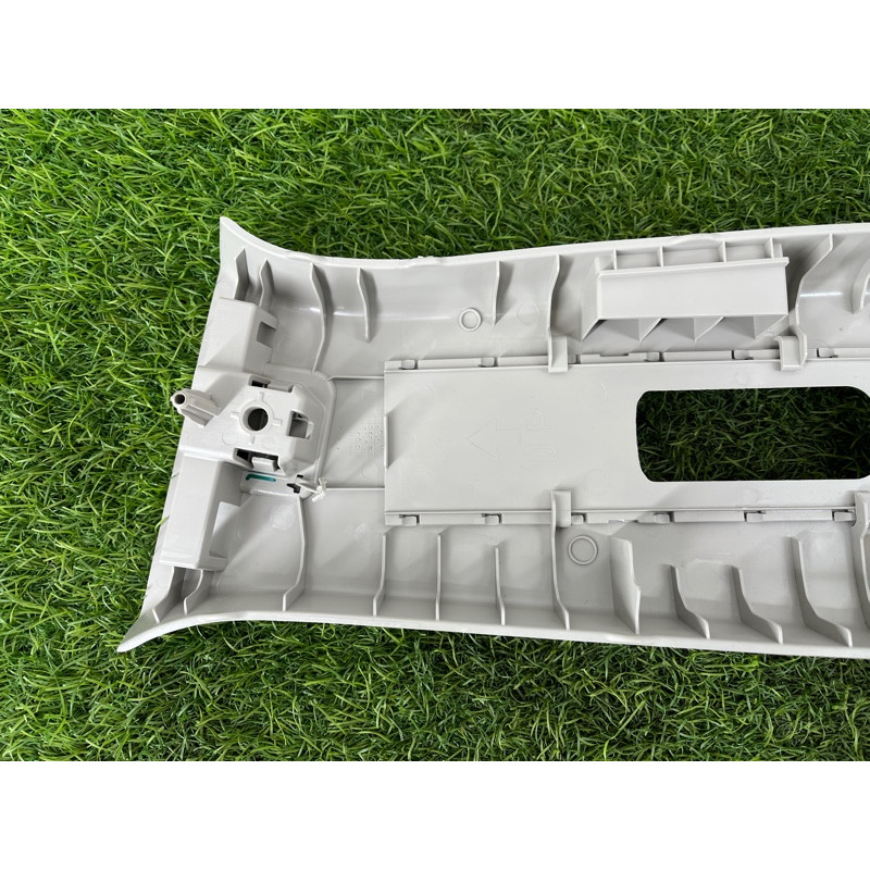 Обшивка центральної стійки (салон) Nissan Rogue T33 2023 1.5 KR15DDT 769136RR0A