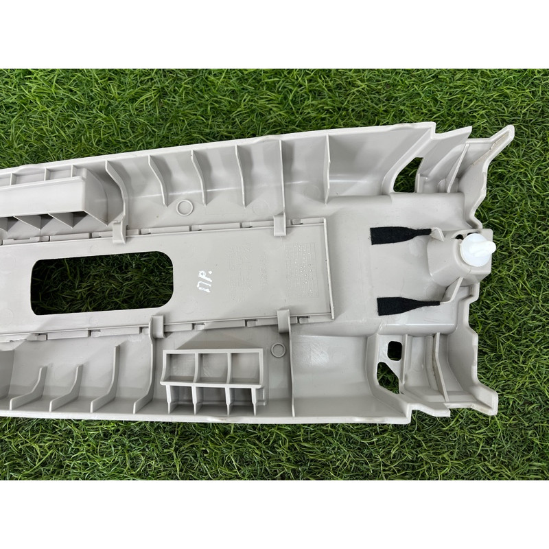 Обшивка центральної стійки (салон) Nissan Rogue T33 2023 1.5 KR15DDT 769136RR0A