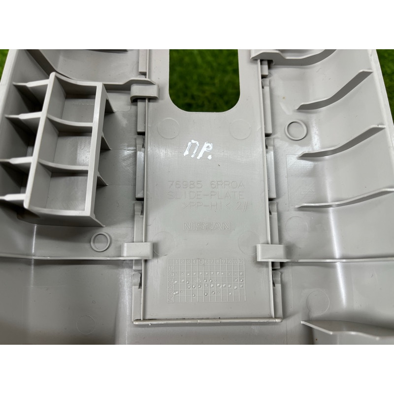 Обшивка центральної стійки (салон) Nissan Rogue T33 2023 1.5 KR15DDT 769136RR0A