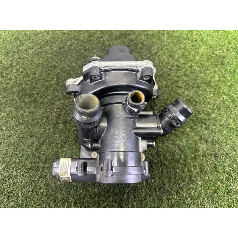 Корпус термостата с помпой (система охлаждения) AUDI A4 B9 2017 2.0 TFSI 06L121111H