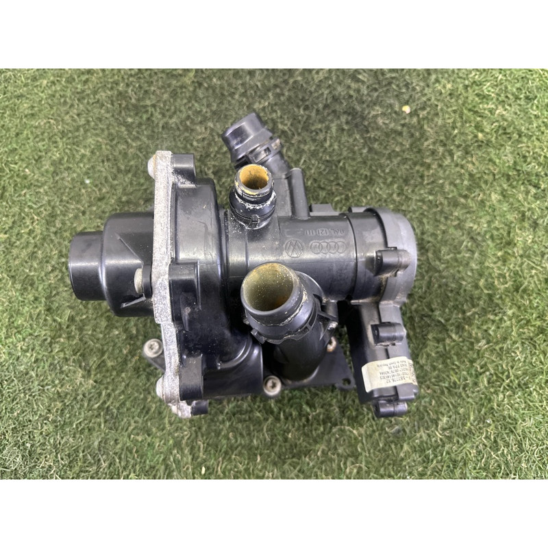 Корпус термостата с помпой (система охлаждения) AUDI A4 B9 2017 2.0 TFSI 06L121111H