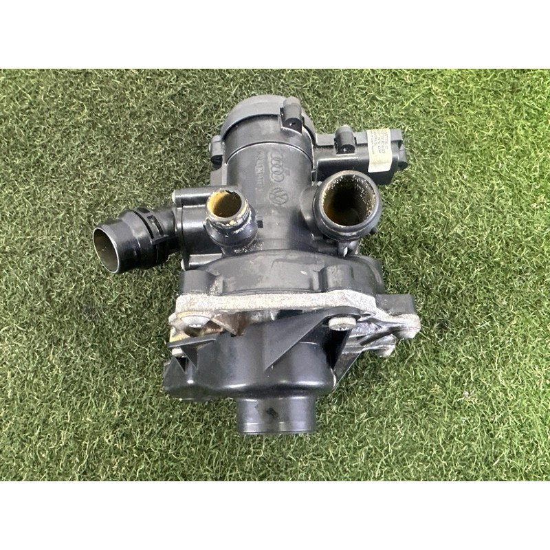 Корпус термостата с помпой (система охлаждения) AUDI A4 B9 2017 2.0 TFSI 06L121111H