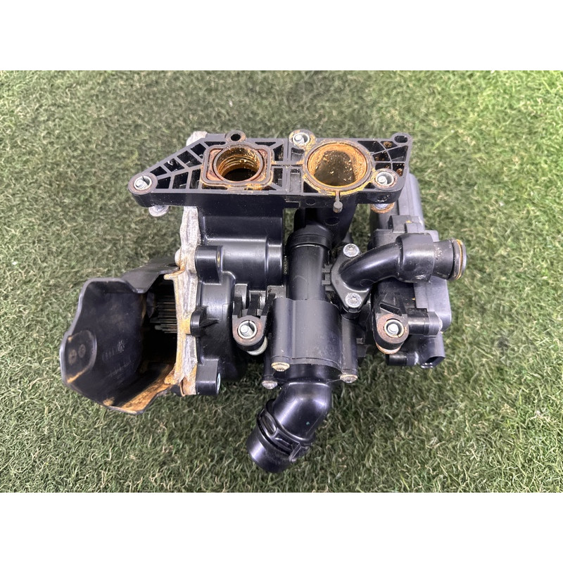 Корпус термостата с помпой (система охлаждения) AUDI A4 B9 2017 2.0 TFSI 06L121111H