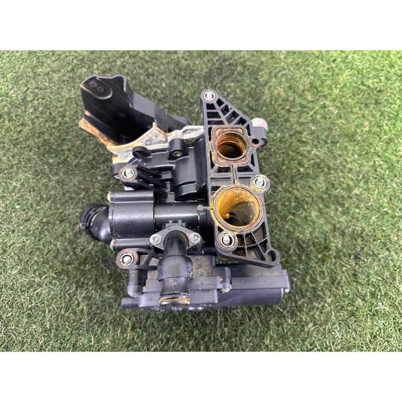 Корпус термостата с помпой (система охлаждения) AUDI A4 B9 2017 2.0 TFSI 06L121111H