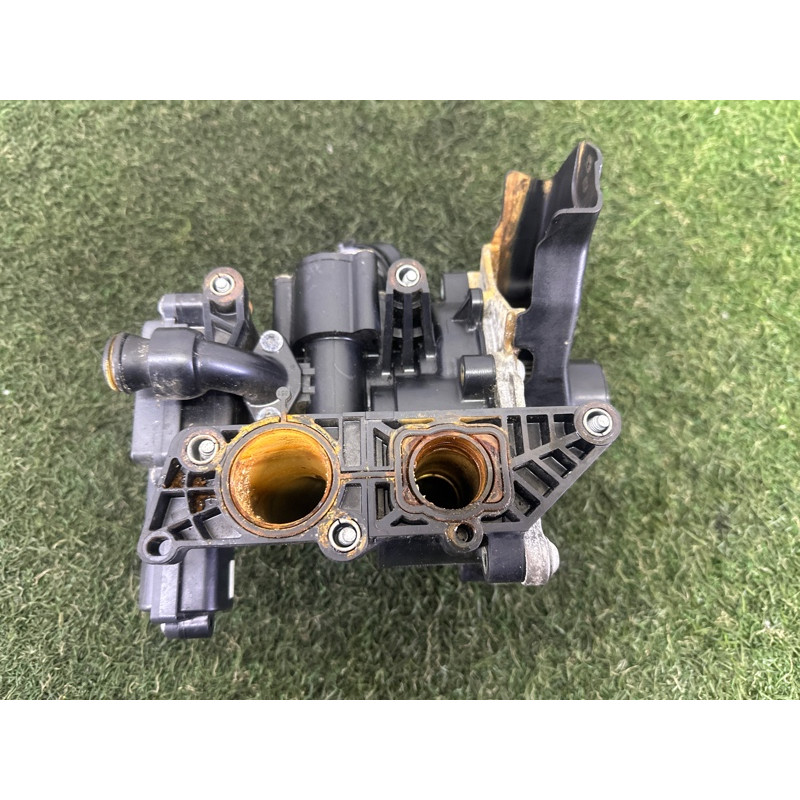 Корпус термостата с помпой (система охлаждения) AUDI A4 B9 2017 2.0 TFSI 06L121111H