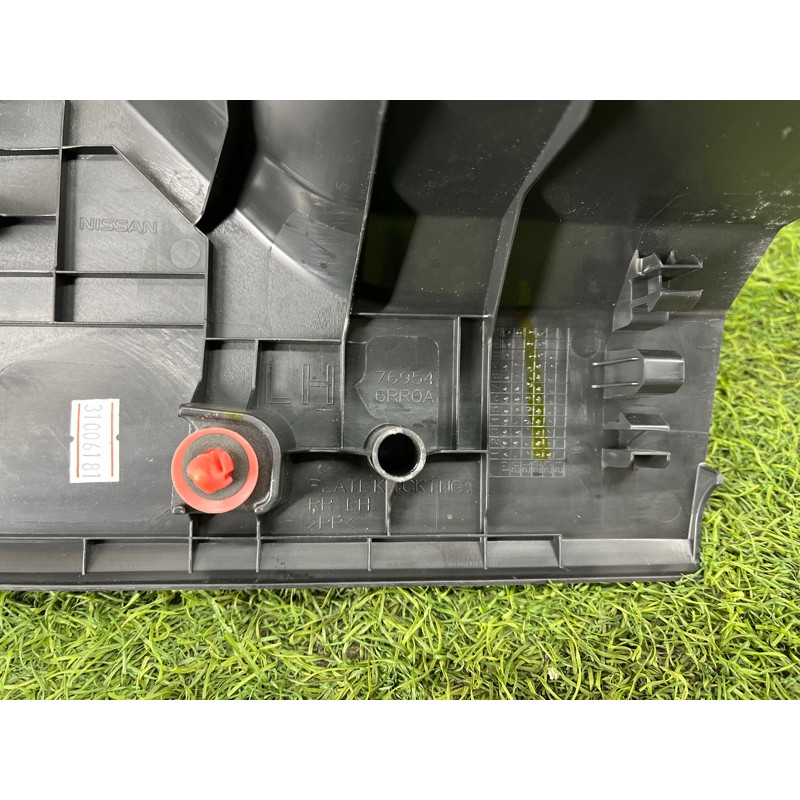Накладка на поріг (кузов і елементи) Nissan Rogue T33 2023 1.5 KR15DDT 769546RR0A