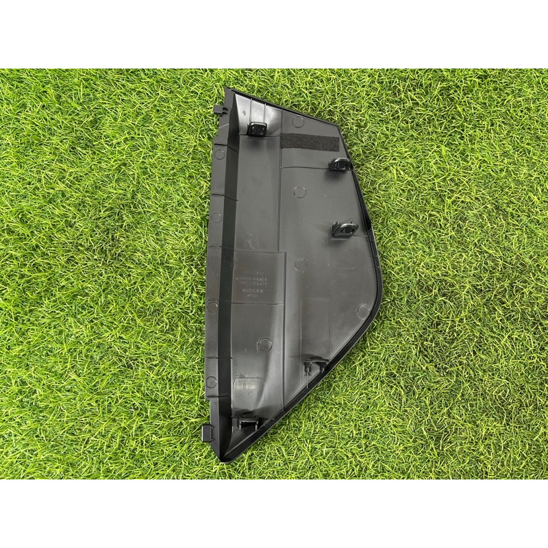 Бокова накладка торпеди (салон) Nissan Rogue T33 2023 1.5 KR15DDT 684986RR0A