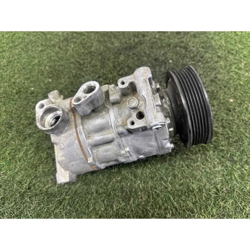 Компрессор кондиционера (отопление и кондиционирование) AUDI A4 B9 2017 2.0 TFSI 4M0820803