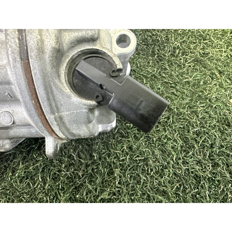 Компрессор кондиционера (отопление и кондиционирование) AUDI A4 B9 2017 2.0 TFSI 4M0820803