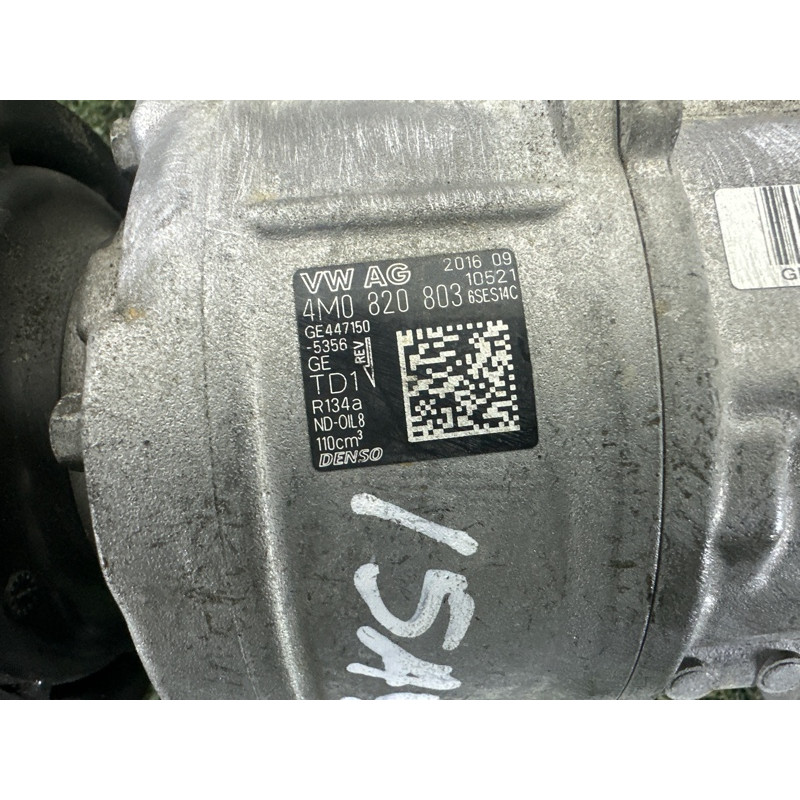 Компрессор кондиционера (отопление и кондиционирование) AUDI A4 B9 2017 2.0 TFSI 4M0820803