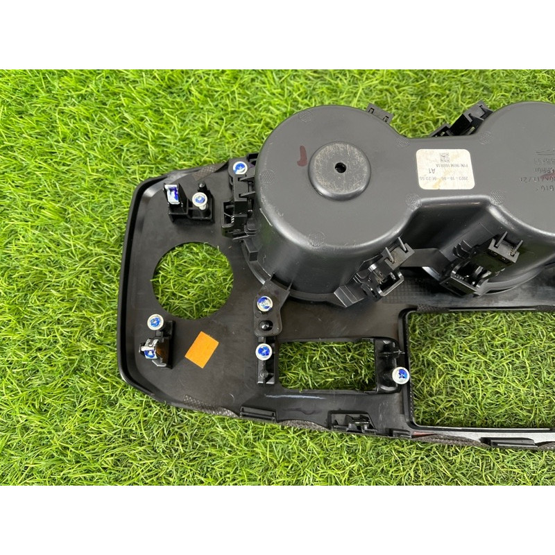Накладка центральної консолі (салон) Nissan Rogue T33 2023 1.5 KR15DDT 969416RR1A