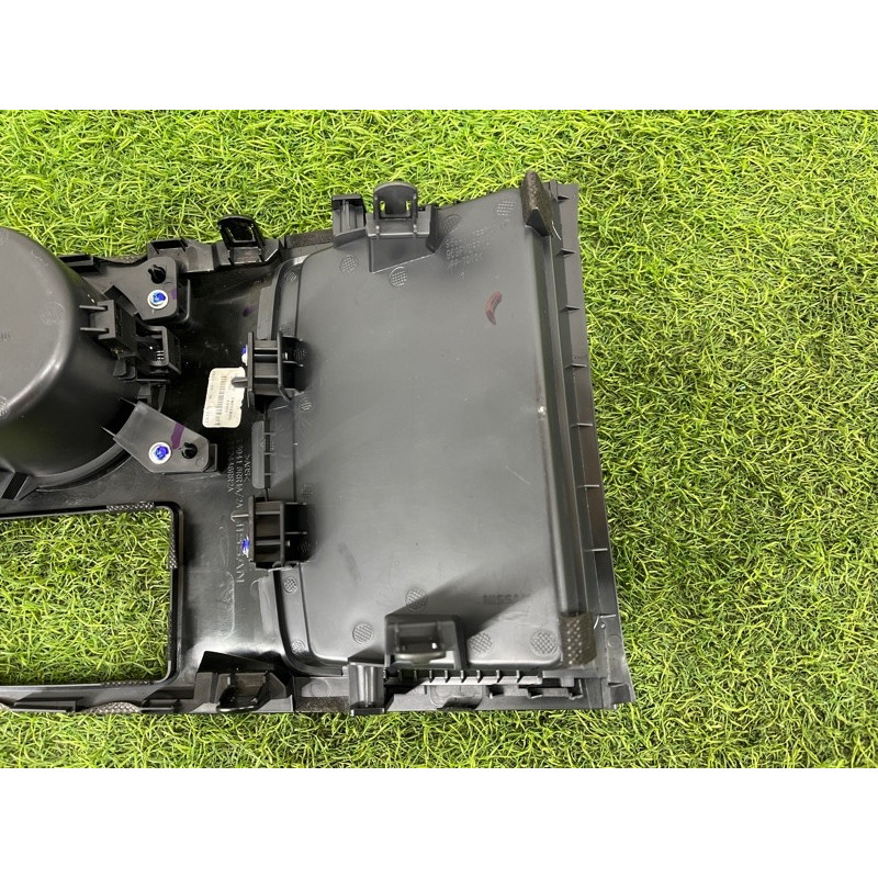 Накладка центральної консолі (салон) Nissan Rogue T33 2023 1.5 KR15DDT 969416RR1A
