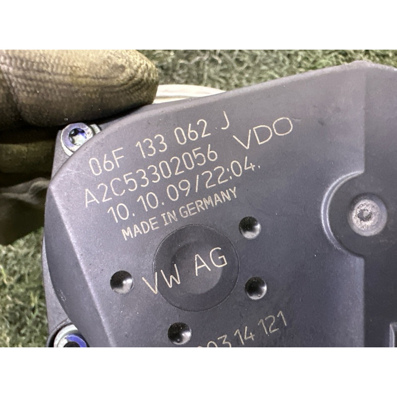 Дроссельная заслонка (электрика двигателя) AUDI A4 B8 2010 2.0 CAEB 06F133062Q