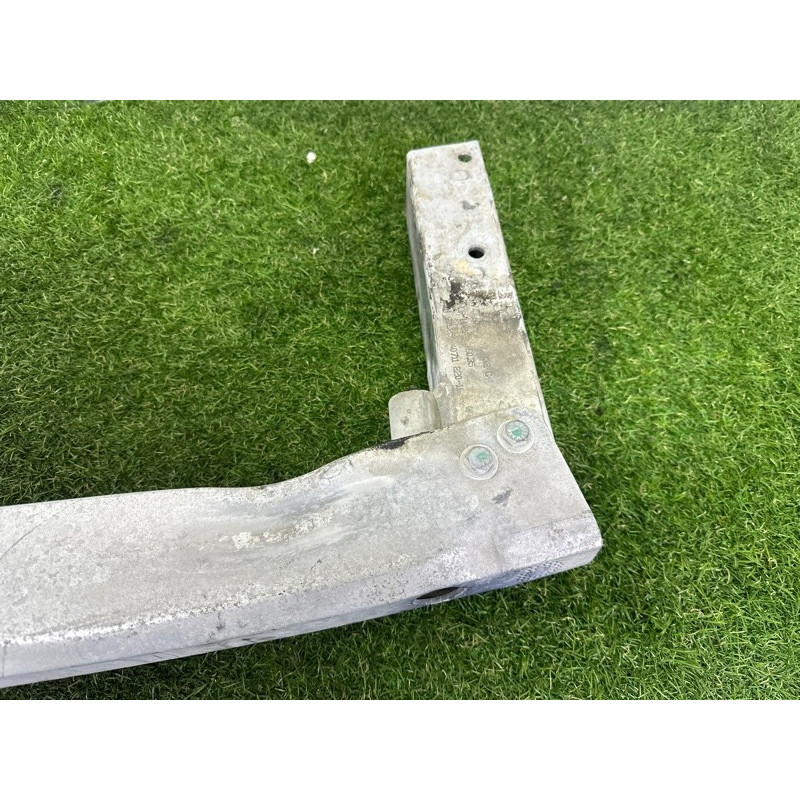 Усилитель бампера (наружные элементы кузова) AUDI Q5 8R 2012 3.2 8R0807313B