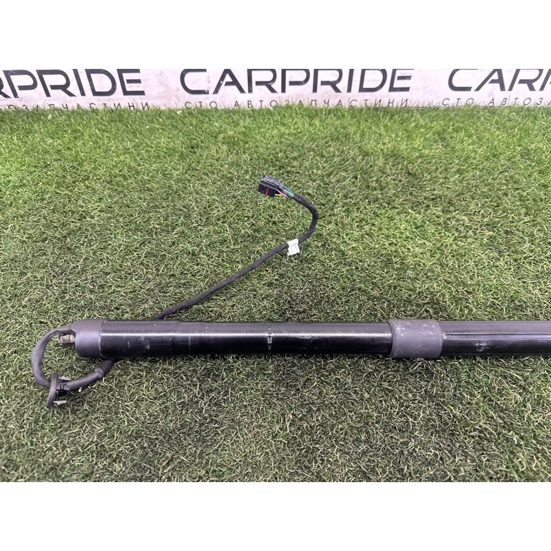 Привод двери багажника (электрика) Volkswagen Touareg NF 2013 3.6 7P6827851FIIT