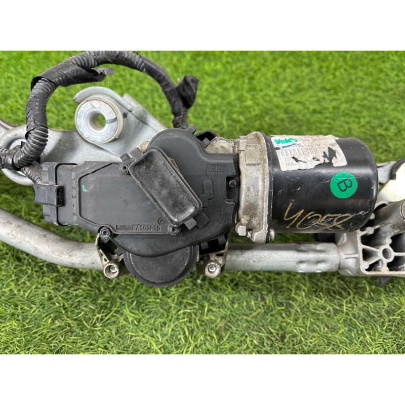 Трапеція склоочисників (кузов і елементи) Nissan Juke F15 2011 1.6 288001KA0A