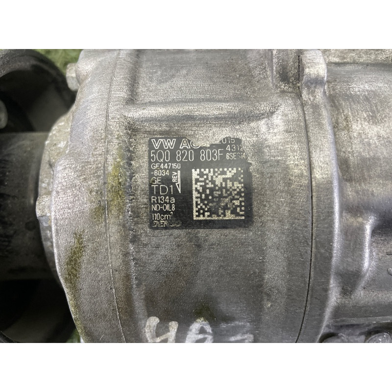 Компрессор кондиционера (отопление и кондиционирование) AUDI A3 8V 2016 1.8 CNSB 5Q0820803F