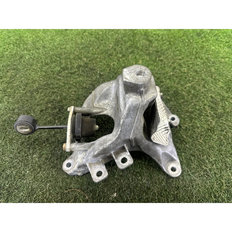 Кронштейн двигателя (кронштейны двигателя) AUDI Q5 FY 2018 2.0 DAYB 4M0199308AA