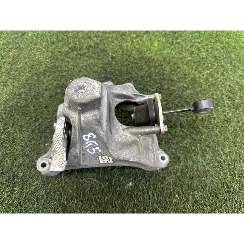 Кронштейн двигателя (кронштейны двигателя) AUDI Q5 FY 2018 2.0 DAYB 4M0199308AA