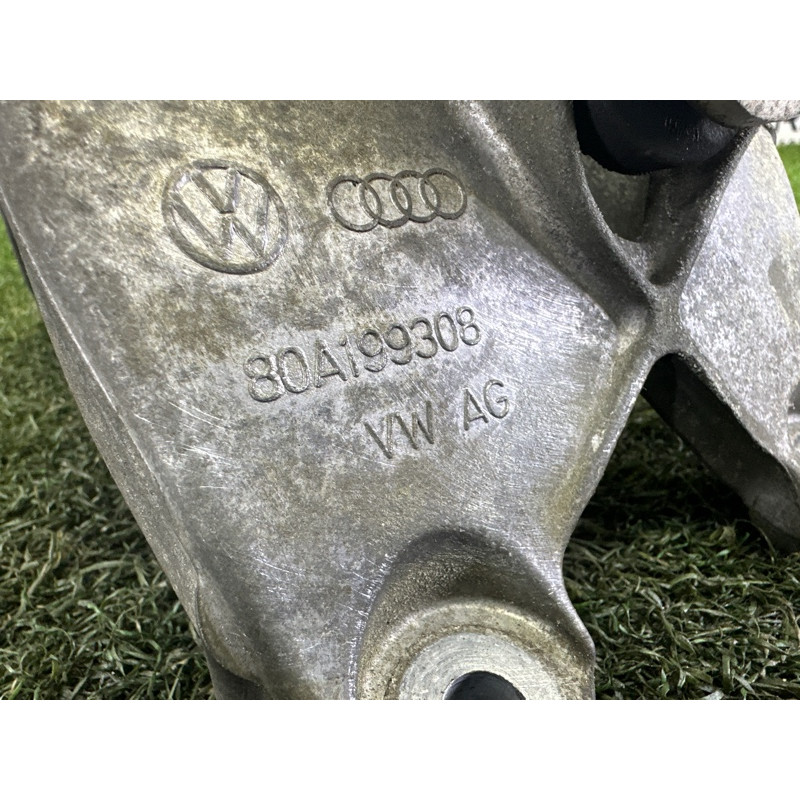 Кронштейн двигателя (кронштейны двигателя) AUDI Q5 FY 2018 2.0 DAYB 4M0199308AA