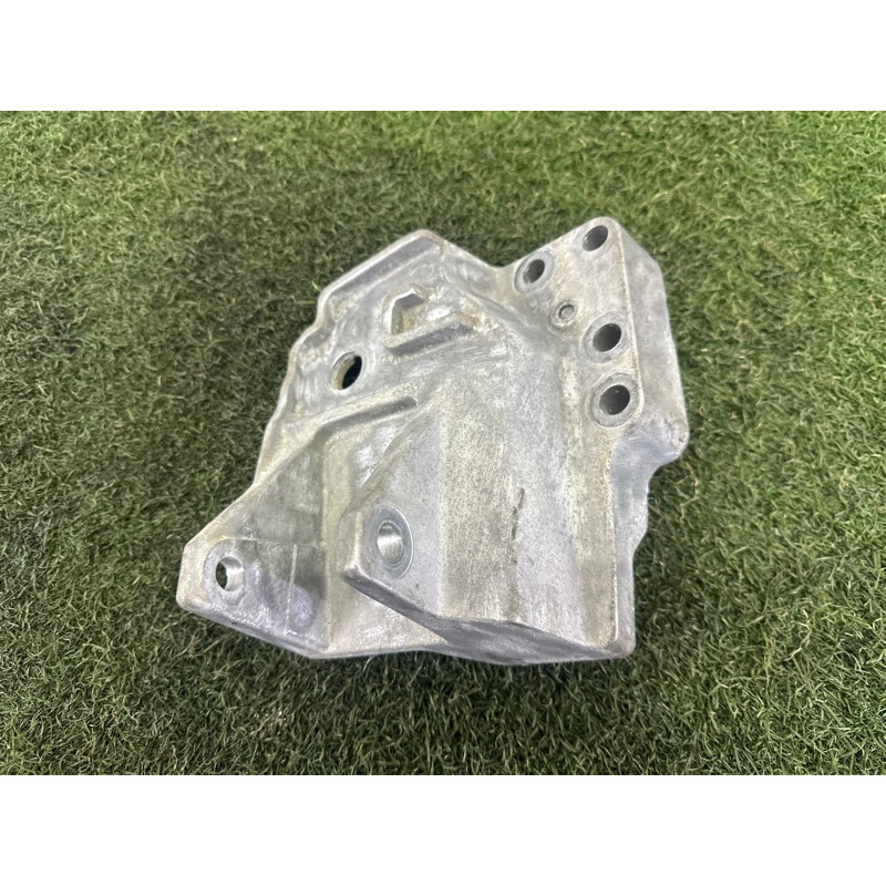 Кронштейн подушки двигателя (кронштейны двигателя) LAND ROVER Range Rover Evoque L538 2016 2.0 LR037029