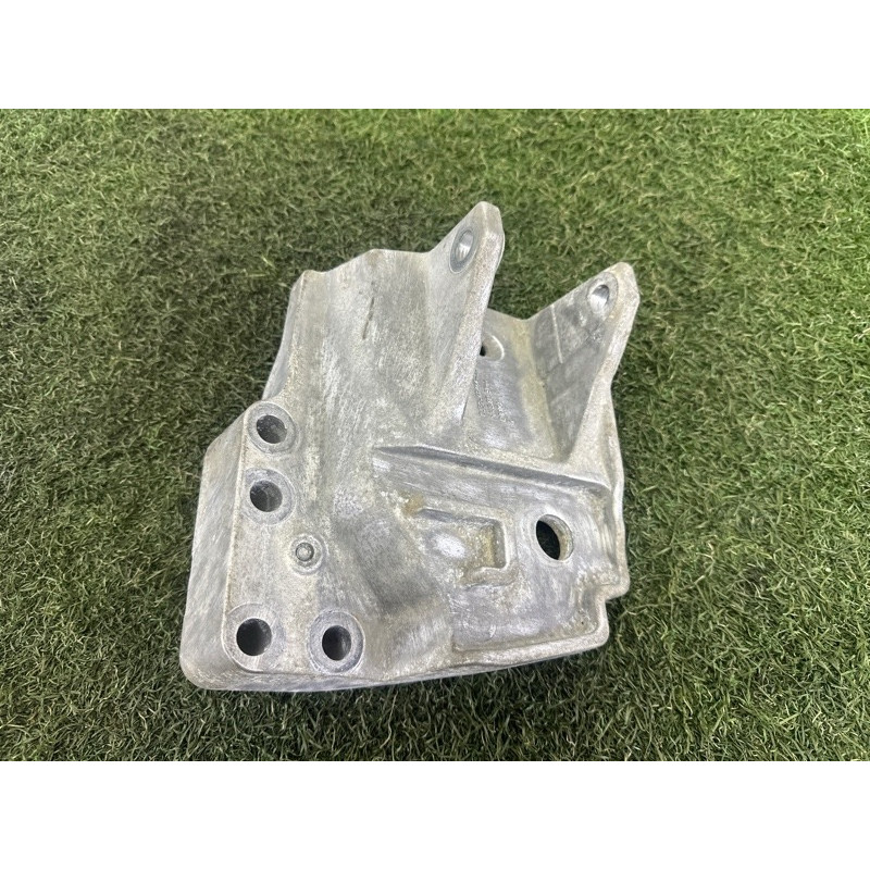 Кронштейн подушки двигателя (кронштейны двигателя) LAND ROVER Range Rover Evoque L538 2016 2.0 LR037029