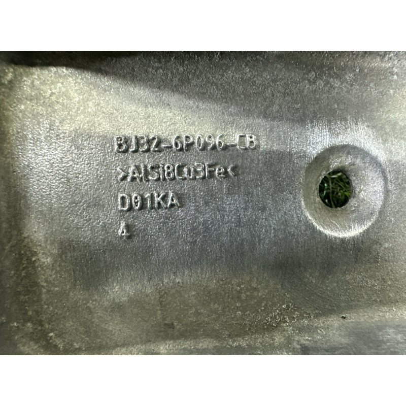 Кронштейн подушки двигателя (кронштейны двигателя) LAND ROVER Range Rover Evoque L538 2016 2.0 LR037029