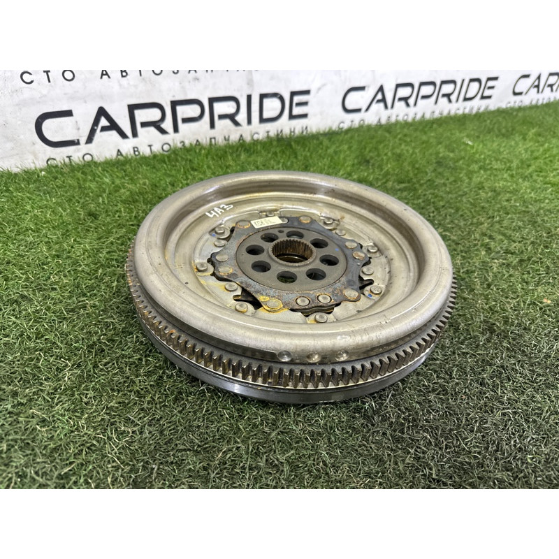 Маховик (двигатель и элементы) AUDI A3 8V 2016 1.8 CNSB 06K105266J