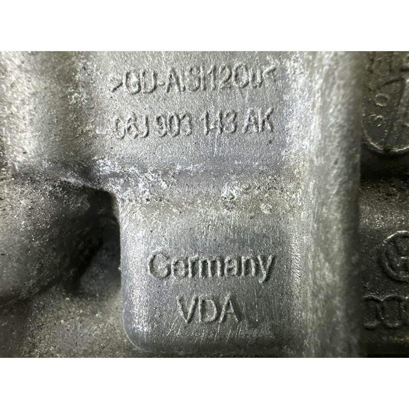 Корпус масляного фильтра (двигатель и элементы) AUDI A4 B8 2013 2.0 TFSI 06J903143AK