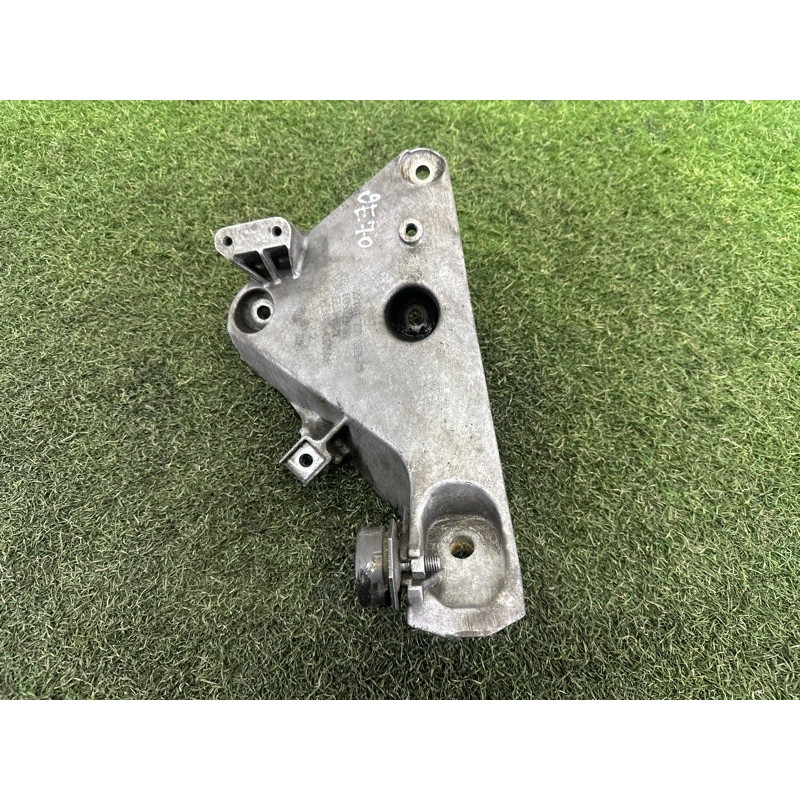 Кронштейн подушки двигателя (кронштейны двигателя) BMW X5 E70 2010 N57D30A 22116790021