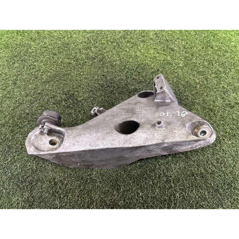 Кронштейн подушки двигателя (кронштейны двигателя) BMW X5 E70 2010 N57D30A 22116790021