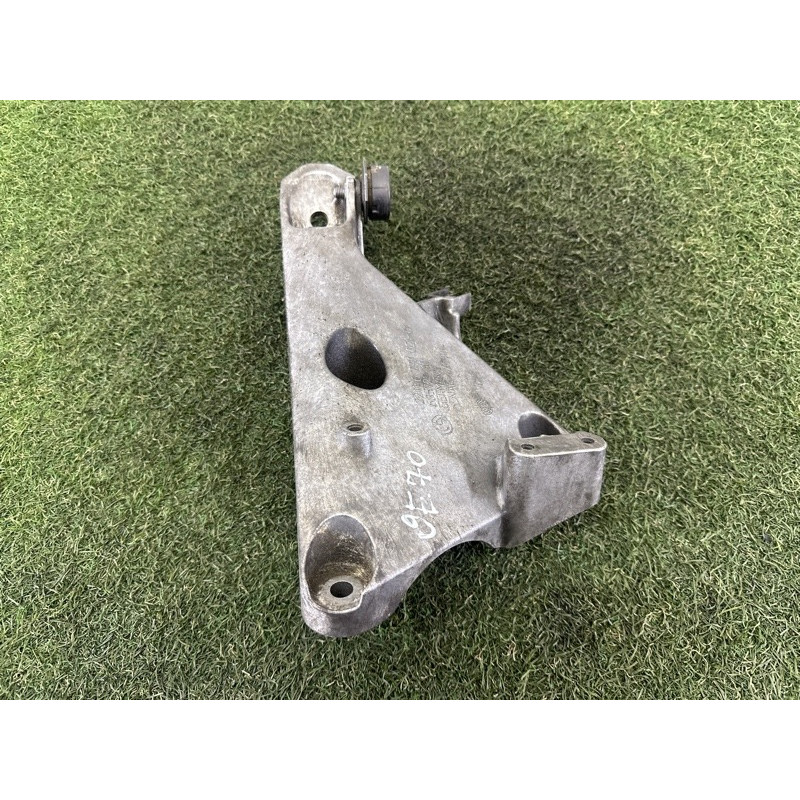 Кронштейн подушки двигателя (кронштейны двигателя) BMW X5 E70 2010 N57D30A 22116790021