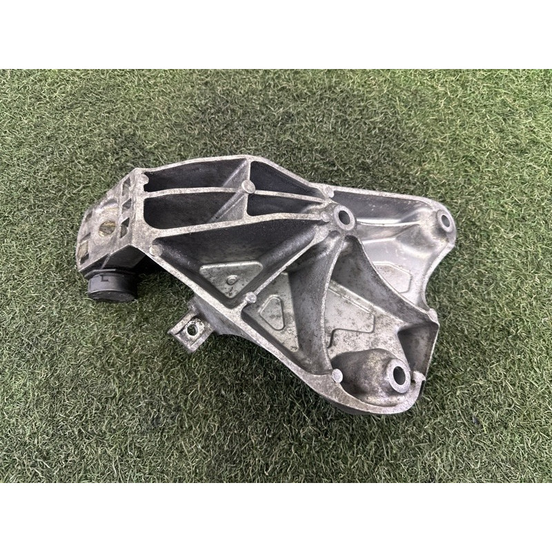 Кронштейн подушки двигателя (кронштейны двигателя) BMW X5 E70 2010 N57D30A 22116790021