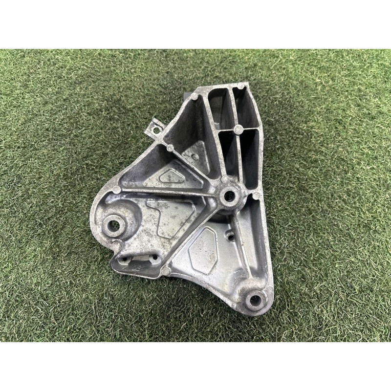 Кронштейн подушки двигателя (кронштейны двигателя) BMW X5 E70 2010 N57D30A 22116790021