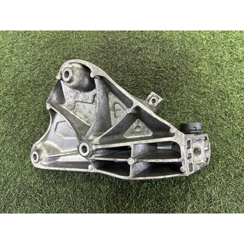 Кронштейн подушки двигателя (кронштейны двигателя) BMW X5 E70 2010 N57D30A 22116790021