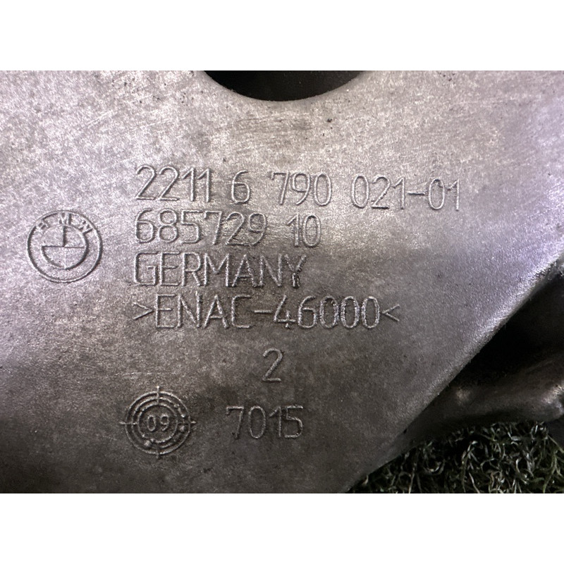 Кронштейн подушки двигателя (кронштейны двигателя) BMW X5 E70 2010 N57D30A 22116790021