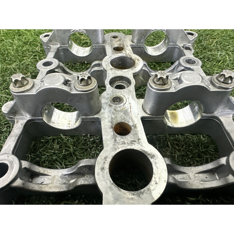 Опорный кронштейн распредвала (двигатель и элементы) BMW X5 E70 2010 N57D30A 11317800044