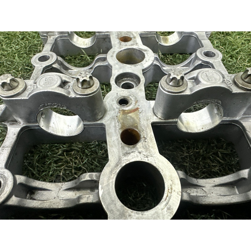 Опорный кронштейн распредвала (двигатель и элементы) BMW X5 E70 2010 N57D30A 11317800044