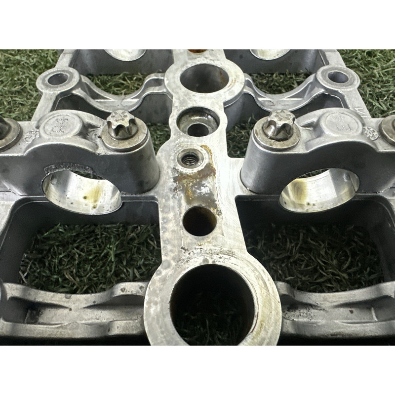 Опорный кронштейн распредвала (двигатель и элементы) BMW X5 E70 2010 N57D30A 11317800044